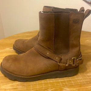 Men's UGGS Buckle Boots size 10 EUC